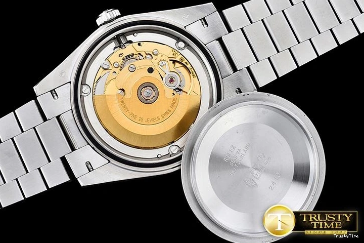 1022 RDD0206E – DayDate Attractive 673